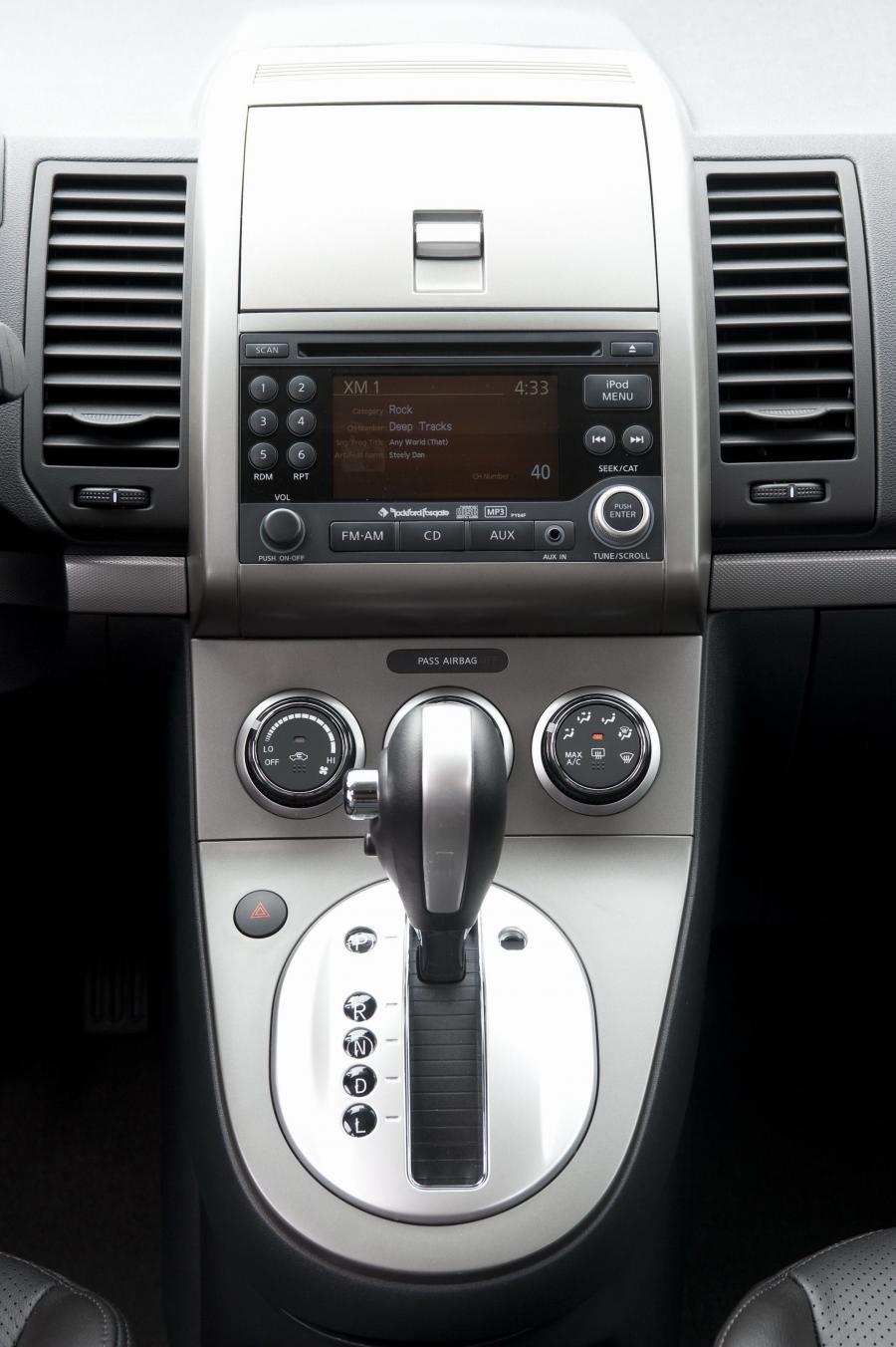  Nissan Sentra 2010 года  (фото 8 из 68)